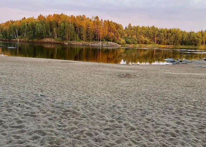 Attraktiv & Smart Funkishytte Pa Nes Strandhager.