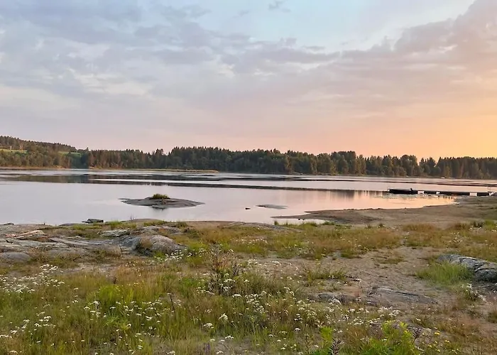Attraktiv & Smart Funkishytte Pa Nes Strandhager.