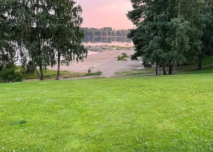 Attraktiv & Smart Funkishytte Pa Nes Strandhager.