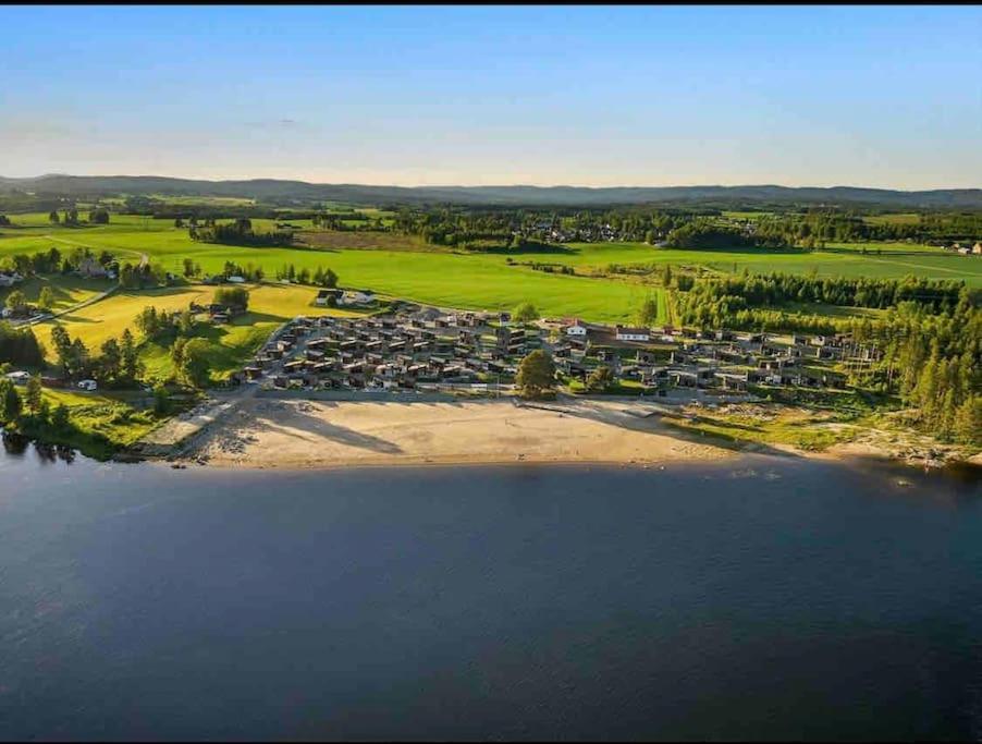 Attraktiv & Smart Funkishytte Pa Nes Strandhager. * Arnes (Nes)