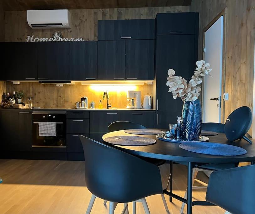 Holiday home Attraktiv & Smart Funkishytte Pa Nes Strandhager. Arnes (Nes)